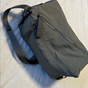 Lululemon Fast Track Bag - New w/o Tags